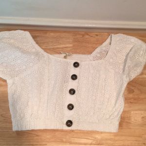 NWT 100% Cotton Eyelet Crop Top with Cap Sleeves